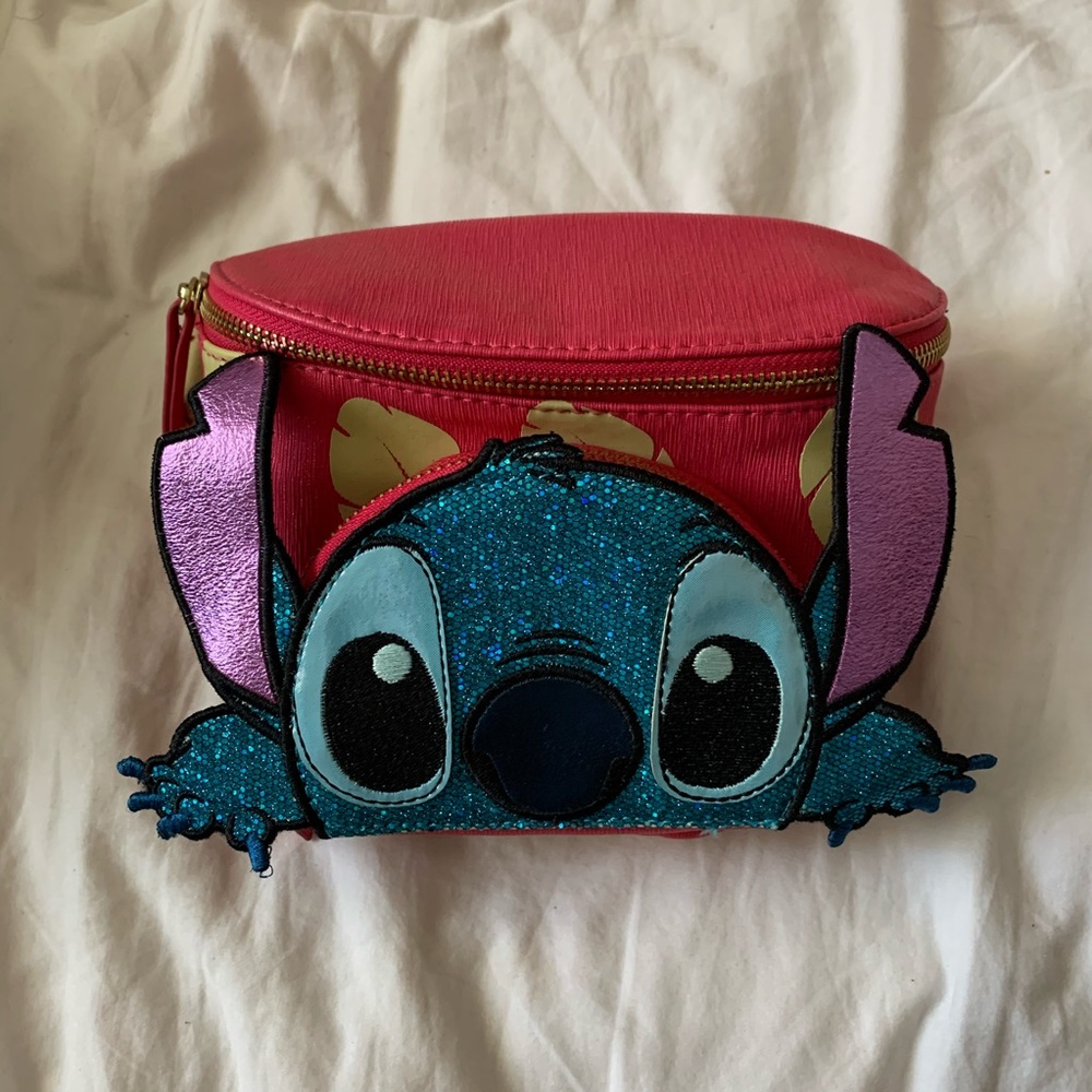 Danielle Nicole Disney Stitch fanny pack 🌺